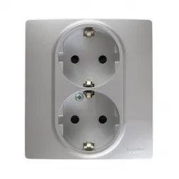 Розетка 2X2К+З Legrand Etika 16A 250V с/з со шторками безвинтовой зажим немецкий стандарт алюминий 6