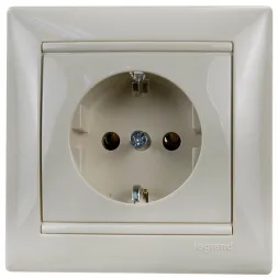 Розетка 2К+3 Legrand Valena 16A 250V с/з слоновая кость 774323