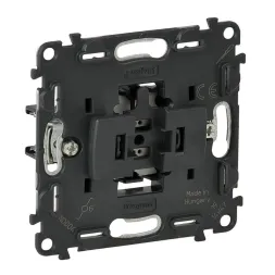 Переключатель одноклавишный Legrand Valena Мех In Matic 10AX 250V с зажимом нейтрали 752010