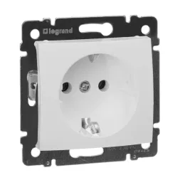 Розетка 2К+3 Legrand Valena 16A 250V с/з винтовой зажим белая 774420