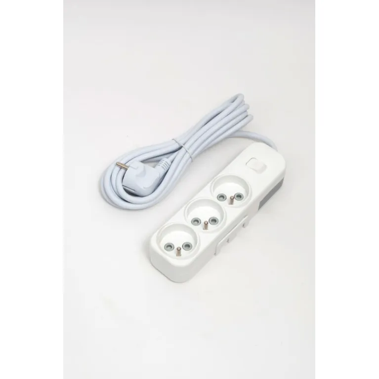 Удлинитель 3вх с защитными шторками с включателем UPS ELBI Myra 527-010203-315