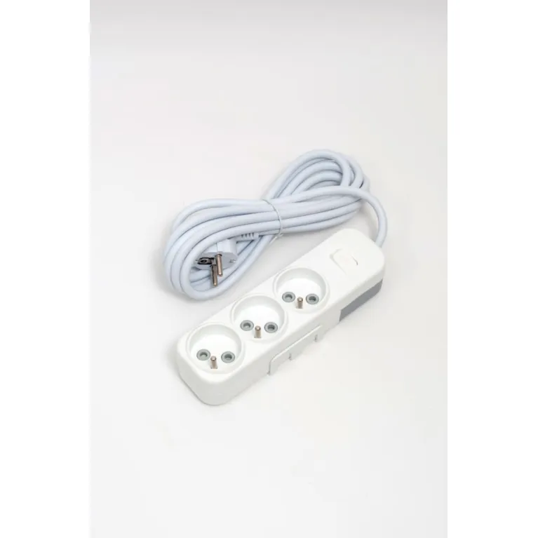 Удлинитель с/з 3вх с защитными шторками с включателем ELBI Myra 527-010203-322